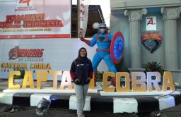 Iconic Captain Cobra di Depan Mapolres Lumajang Jadi Tempat Asyik Selfie