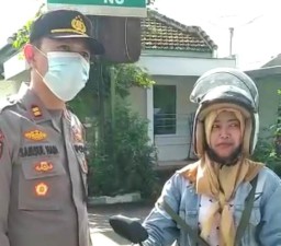 Tak Bermasker, Cewek Kena Razia di Lumajang Disanksi Baca Pancasila