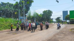 Pemkab Lumajang Mulai Tambal Jalan Berlubang di JLT