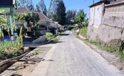 Warga Argosari Lumajang Pertanyakan Proyek Jalan Tanpa Papan Nama