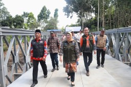 Jembatan Kloposawit Lumajang Dibatasi Bisa Dilintasi Maksimal 5 Ton