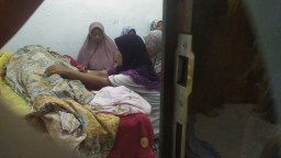 Tiba Dirumah Duka, Jenazah Adik Anggi Langsung Ditahlili Warga Biting