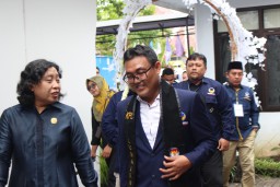 PDI Perjuangan dan NasDem Daftarkan Caleg ke KPU Lumajang