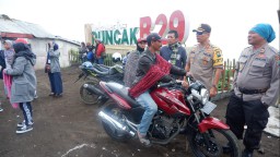 Kapolres Lumajang Patroli Keamanan Bagi Pengunjung Ke Puncak B29