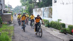 Kapolres Lumajang Ngontel Bareng sambil Kenali Wilayah Kerja