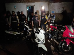 Tim Cobra Lumajang Grebek Otak Begal di Klakah Temukan Motor Curian