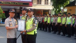 Berhasil Melerai Warga Carok di Lempeni, 2 Anggota Polsek Tempeh Diberi Reward