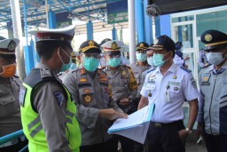 Kapolres Lumajang Cek Kesiapan Terminal Minak Koncar Pantau Covid-19