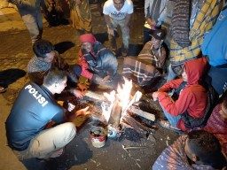 Kapolres Arsal Sapa dan Kunjungi Satgas Keamanan Desa Argosari - Senduro