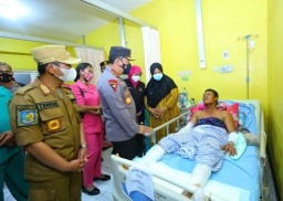 Tinjau RS Korban Erupsi Semeru, Kapolri Utamakan Penduduk Rentan