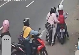 Viral, CCTV Rekam Komplotan Emak-emak Gasak Baju di Butik Lumajang