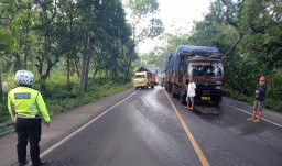 Jalur Lumajang - Probolinggo Macet Parah Imbas Truk Mogok