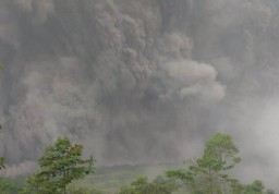 Warga di Curah Kobokan Lumajang Masih Terjebak Erupsi Semeru