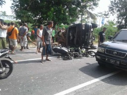 Pick Up Oleng di Jalan Desa Wonokerto Lumajang, 6 Orang Luka-luka