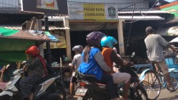 Duh..! Lalin Seputaran Pasar Baru Lumajang Kerap Macet dan Semrawut