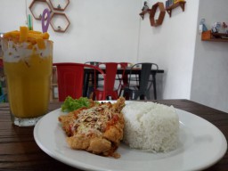 Lezatnya Keju Mozzarella Berpadu Ayam Geprek Hot Mama Lumajang