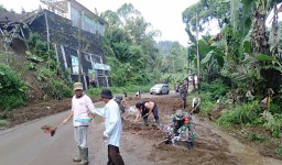 Longsor di Sumberurip Pronojiwo Lumajang Sudah Dibersihkan