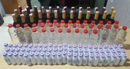 Polres Lumajang Sita Ratusan Botol Miras di Desa Munder Yosowilangun