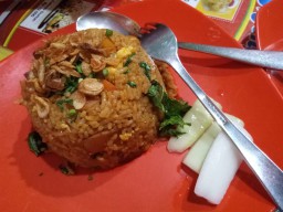 Nasi Goreng Nyonyor Pedasnya Bikin Menjerit