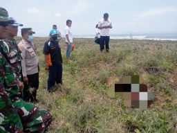 Nenek Tanpa Identitas Ditemukan Tewas di Kawasan Pesisir Pantai Wotgalih Lumajang