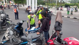 Asyik Ngabuburit, Satlantas Polres Lumajang Amankan Belasan Sepeda Motor Tak Sesuai Standard