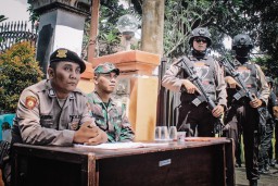 TNI dan Polri Bersenjata Laras Panjang Antisipasi Gangguan Rekap PPK hingga KPU