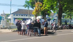 2 Karyawan Dipecat Tak Terhormat, Kantor PDAM Lumajang Didemo