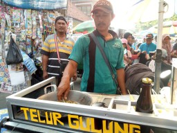 PKL Alun-alun Lumajang Menjerit Disaat CFD Sepi