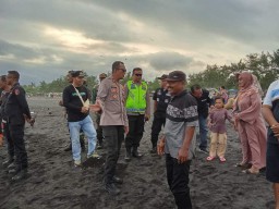 Tiga Pantai di Pasirian Lumajang Ramai Pengunjung Libur Lebaran 2024