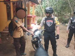 Kena Razia..! Pelajar Asal Randuagung Bawa Motor Bodong Minta Tim Cobra Tak Menyita