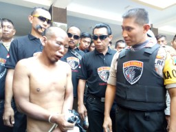 Muka Pencuri  HP di Batalyon 527 Babak Belur Usai Ditangkap Warga Lumajang