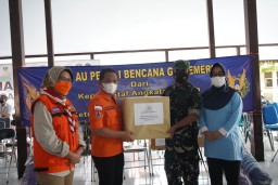 Bantuan Korban Bencana Dipilah dan Dipacking, Kemudian Didistribusikan