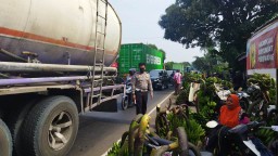 Polisi Terus Himbau Pedagang Ranuyoso Lumajang Tak Jualan Tepi Jalan