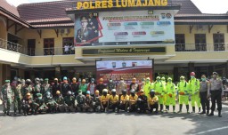 Polres Lumajang Lakukan Gerakan Penyemprotan Disinfektan Cegah Corona