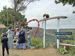 Wisatawan Luar Kota Berdatangan Ranu Bedali - Lumajang