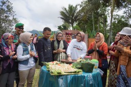 Festival Rujak Otek Sumberwuluh Lestarikan Budaya Lokal Lumajang