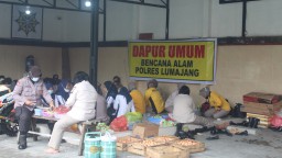 Rumah Dinas Kapolres Lumajang Jadi Dapur Umum Dadakan Banjir