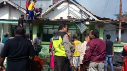 Ditinggal Mencari Rumput, Rumah Warga Tempeh Dilalap Si Jago Merah