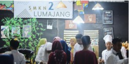 Stand SMKN 2 Lumajang Dibanjiri Pengunjung di Festival Pemuda