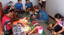 Sedekah Desa Kedawung Lumajang Nikmati Kue Tetel dan Tape Ketan