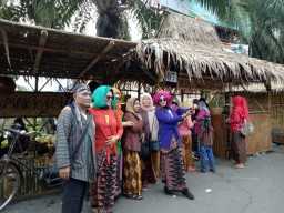 Stand Loemadjang Djadoel Diburu Untuk Berphoto Selfie