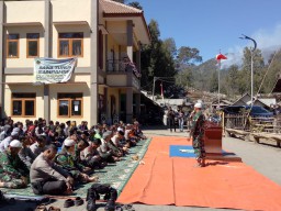 TNI, Polri dan Warga Ranu Pani Gelar Sholat Istiqo di Hari Kesaktian Pancasila