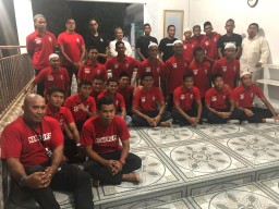 Skuad Semeru FC Ziarah ke Makam KH. Aziz Marwi di Candipuro