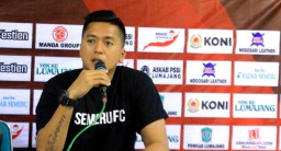 Stefan Keeltjes : Pemain Semeru FC Demam Panggung di Laga Perdana