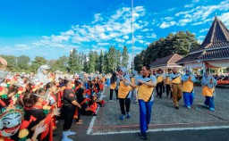 Ribuan Siswa TK Atraksi Tari Kolosal Topeng Kaliwungu Lumajang