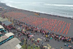 Tari Topeng Kaliwungu dan Jaran Kencak Atraksi di Watu Pecak Lumajang