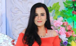 Tika Moni'qa Penyanyi Dangdut Selalu Terlihat Awet Muda