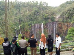 Air Terjun Tumpak Sewu Lumajang Niagaranya Indonesia