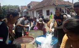 Warga Desa Kedawung Senang Dapat Bantuan Air Bersih Tim Cobra Lumajang