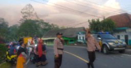 Semeru Erupsi, Warga Kamar-A Desa Supiturang Lumajang Mulai Mengungsi